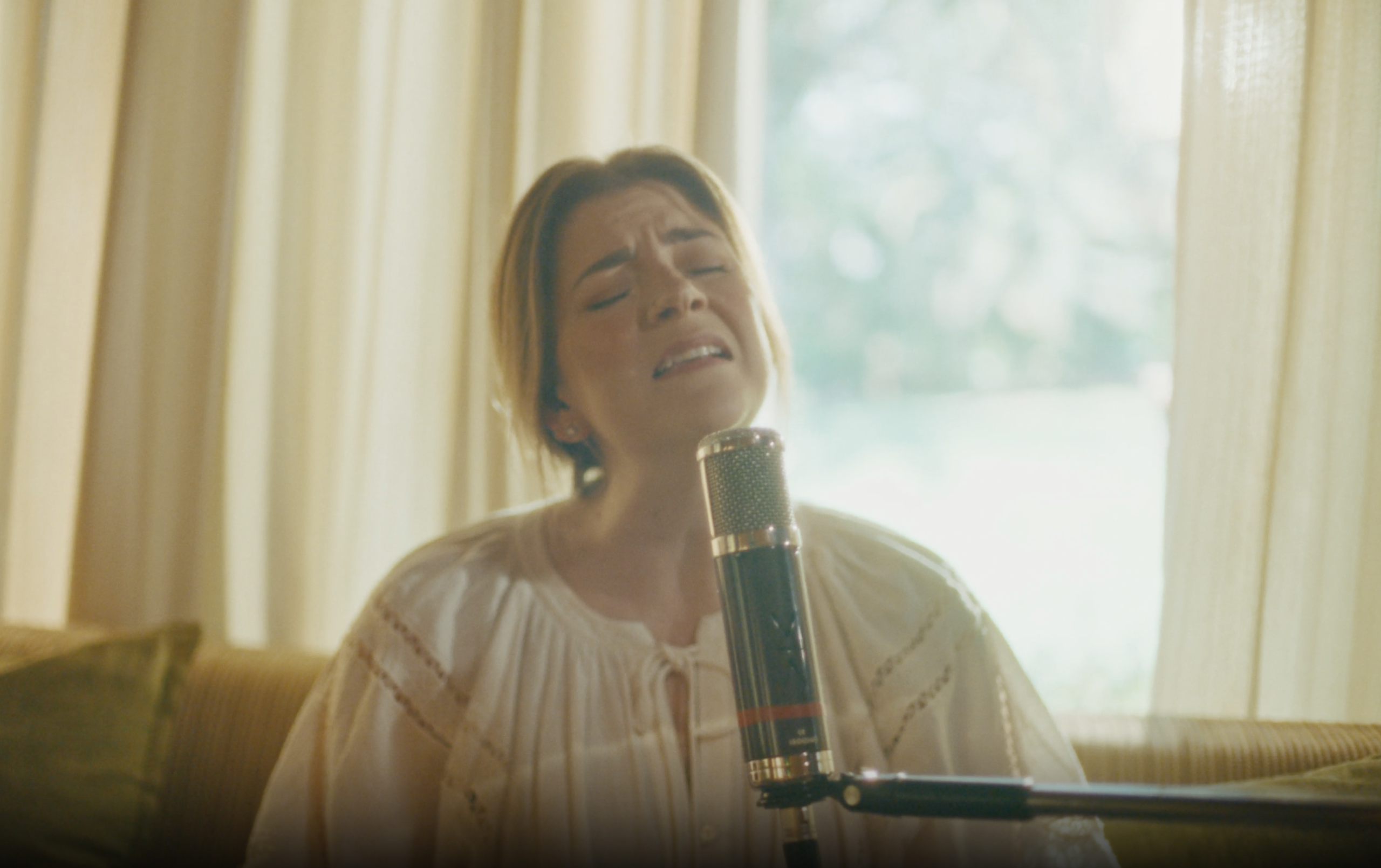 laura-souguellis-lanca-“se-eles-soubessem”,-em-novo-projeto