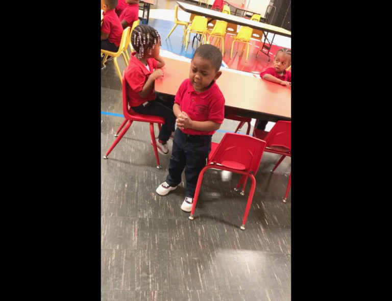 menino-de-3-anos-faz-oracao-com-colegas-de-escola-e-video-viraliza - ReviverNoticiasGospel menino-de-3-anos-faz-oracao-com-colegas-de-escola-e-video-viraliza