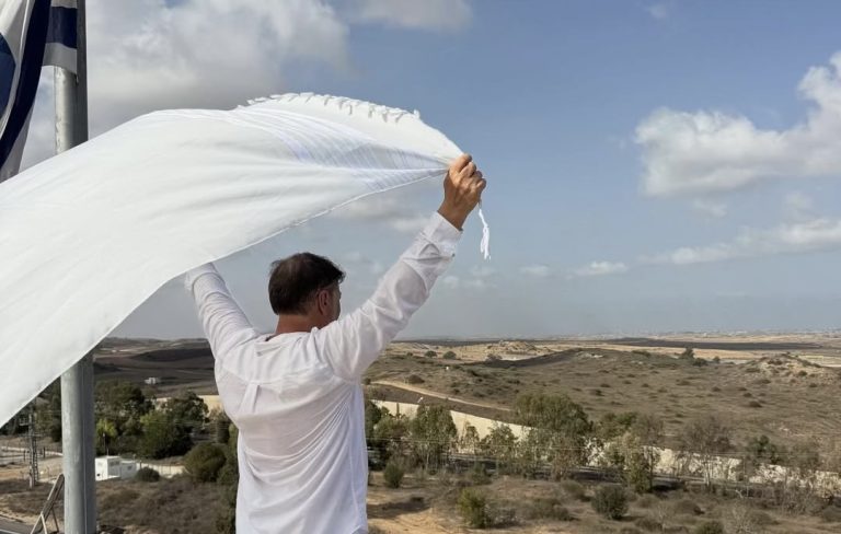 pastor-ora-por-refens-na-fronteira-de-gaza-o-tempo-e-profetico - ReviverNoticiasGospel pastor-ora-por-refens-na-fronteira-de-gaza:-“o-tempo-e-profetico”