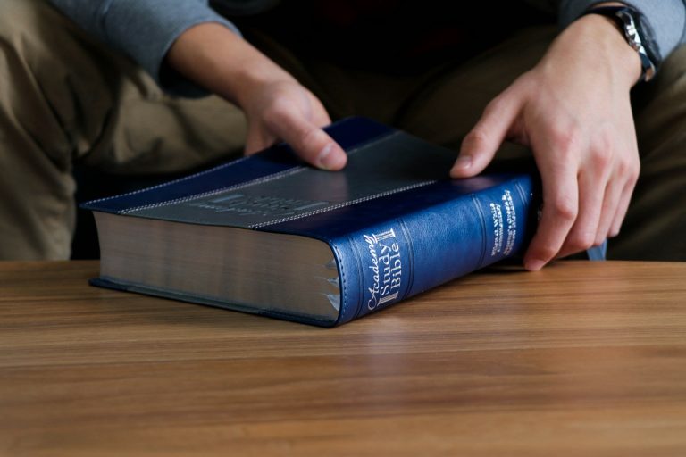 mais-americanos-estao-lendo-a-biblia,-mas-poucos-acreditam-que-ela-seja-100%-precisa