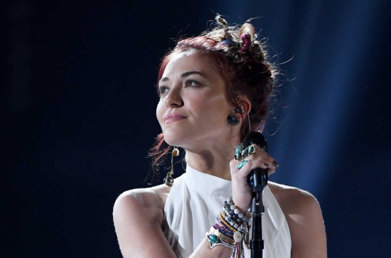 lauren-daigle-lanca-clipe-para-arrecadar-fundos-para-entidades-de-caridade - ReviverNoticiasGospel lauren-daigle-lanca-clipe-para-arrecadar-fundos-para-entidades-de-caridade