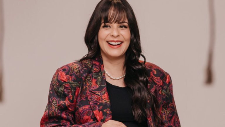 marcela-tais-lanca-copinho-de-extrato-de-tomate-com-tendencia-vintage-do-rock-anos-60 - ReviverNoticiasGospel marcela-tais-lanca-“copinho-de-extrato-de-tomate”-com-tendencia-vintage-do-rock-anos-60