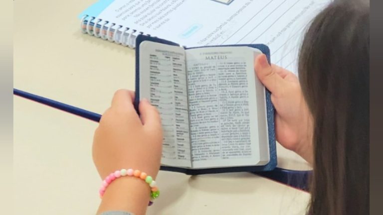 prefeitura-de-curitiba-permite-distribuicao-de-novos-testamentos-em-escolas-municipais