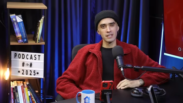 ex-ocultista-cantor-teve-encontro-com-jesus-em-seu-quarto-a-biblia-acendeu-no-escuro - ReviverNoticiasGospel ex-ocultista,-cantor-teve-encontro-com-jesus-em-seu-quarto:-‘a-biblia-acendeu-no-escuro’