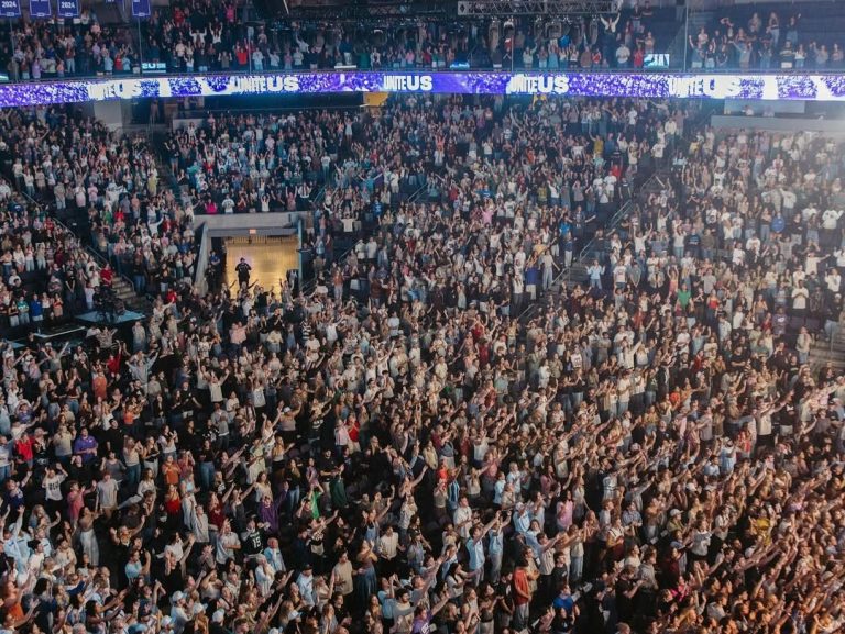 7000-estudantes-encontram-jesus-em-universidade-no-arizona-fome-de-deus - ReviverNoticiasGospel 7.000-estudantes-encontram-jesus-em-universidade-no-arizona:-‘fome-de-deus’