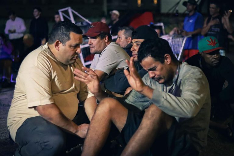 mais-de-250-sem-tetos-aceitam-jesus-em-cultos-debaixo-da-ponte-no-rs-nova-vida - ReviverNoticiasGospel mais-de-250-sem-tetos-aceitam-jesus-em-cultos-debaixo-da-ponte-no-rs:-“nova-vida”