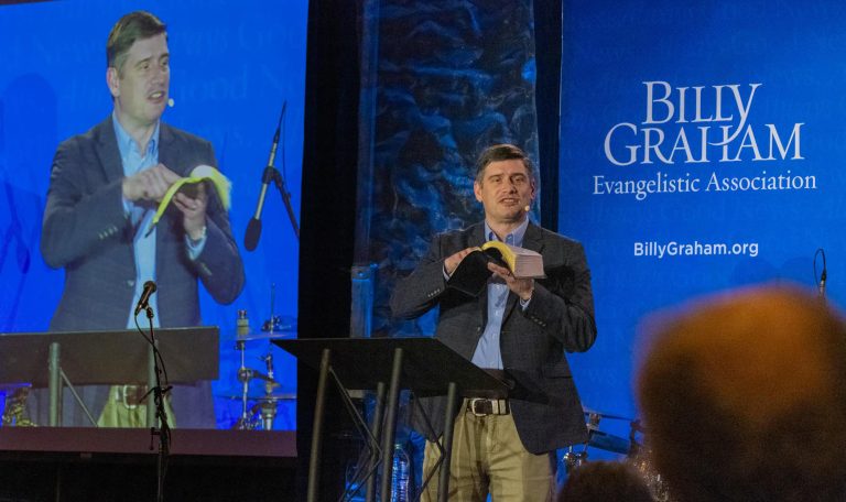 associacao-billy-graham-treina-mais-de-5-mil-cristaos-para-o-evangelismo-em-curitiba - ReviverNoticiasGospel associacao-billy-graham-treina-mais-de-5-mil-cristaos-para-o-evangelismo,-em-curitiba