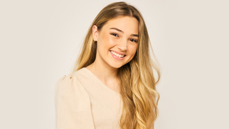 esther-duran-inicia-carreira-musical-e-testemunha:-‘vou-viver-o-meu-chamado’