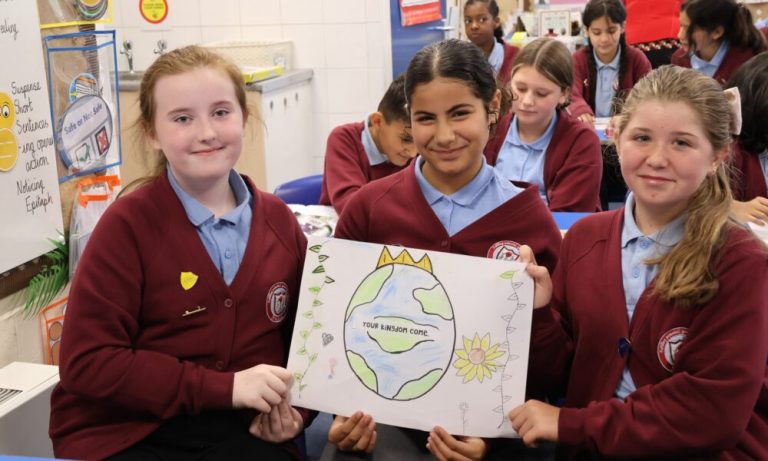 milhares-de-alunos-na-inglaterra-participam-de-oracao-coletiva-do-pai-nosso - ReviverNoticiasGospel milhares-de-alunos-na-inglaterra-participam-de-oracao-coletiva-do-‘pai-nosso’