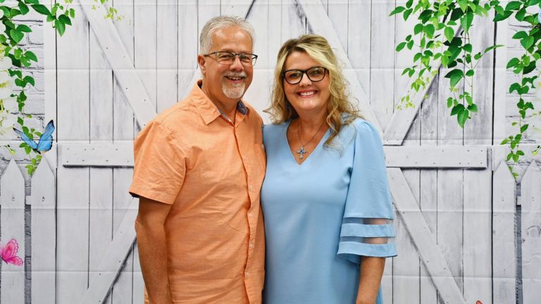 apos-cirurgias-e-80-radioterapias,-mulher-e-curada-de-cancer-terminal:-“o-merito-e-de-deus”